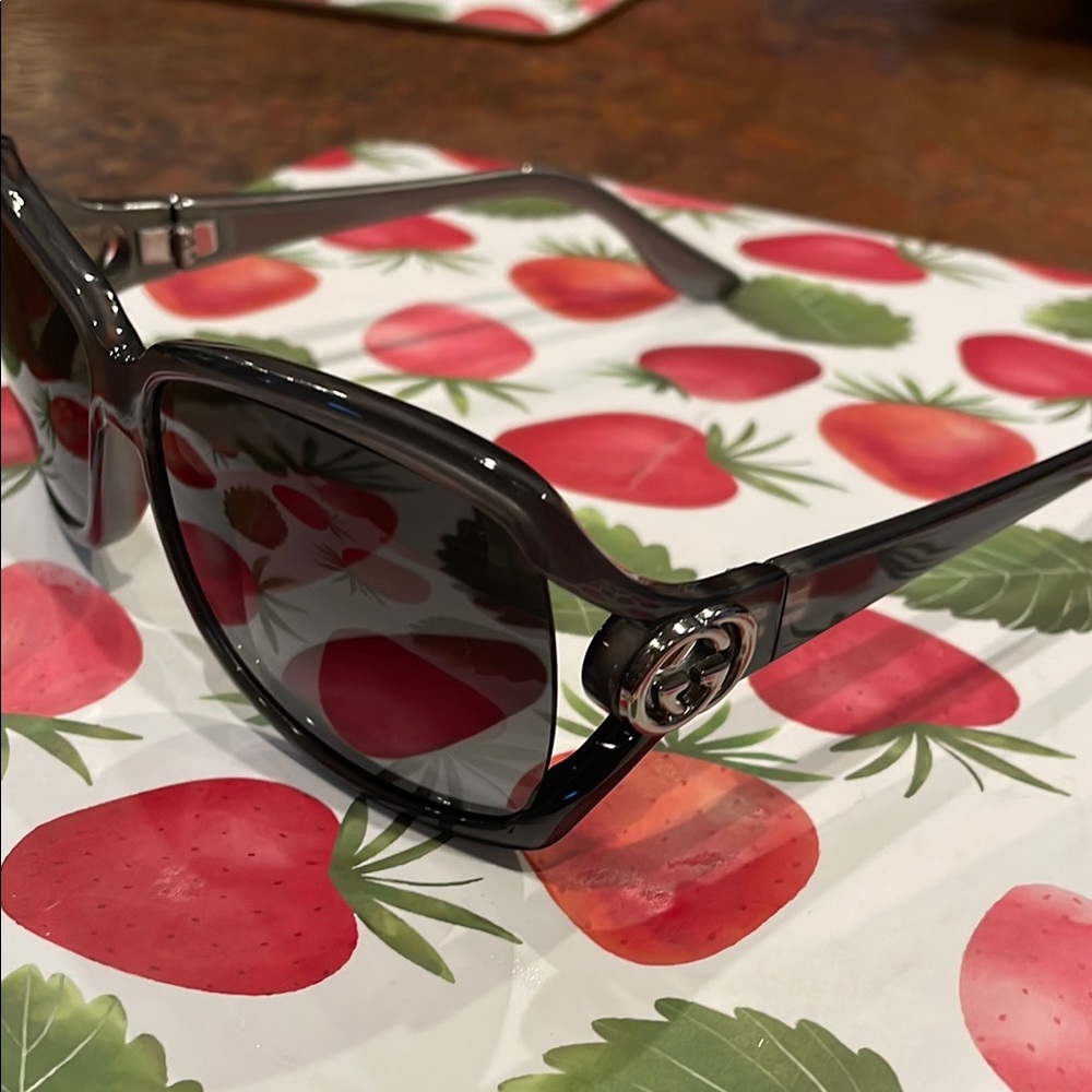 Gucci Gray Sunglasses Sleek Modern Accessories